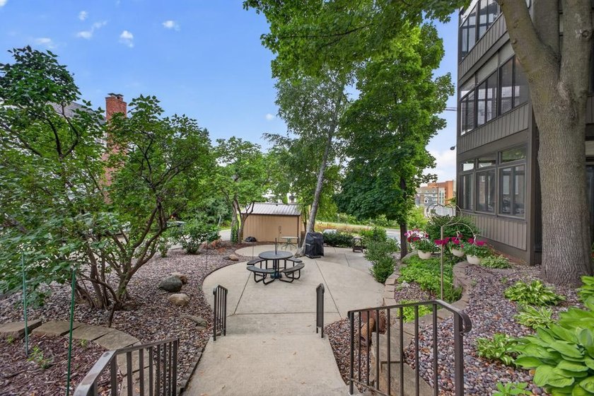Perfectly situated in the sought-after Five Oaks building, this - photo 6