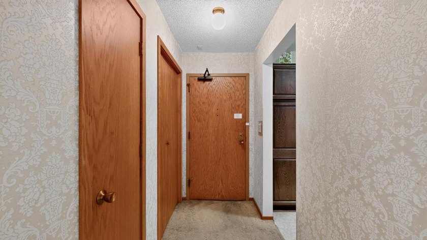 Perfectly situated in the sought-after Five Oaks building, this - photo 8