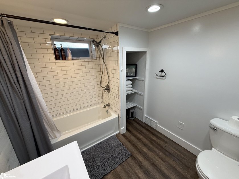 Completely renovated down to the studs, this beautiful turnkey - photo 21