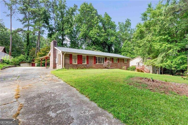 This inviting all-brick ranch offers comfortable one-level - photo 3