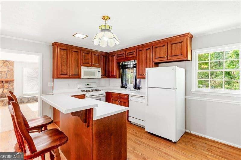 This inviting all-brick ranch offers comfortable one-level - photo 8