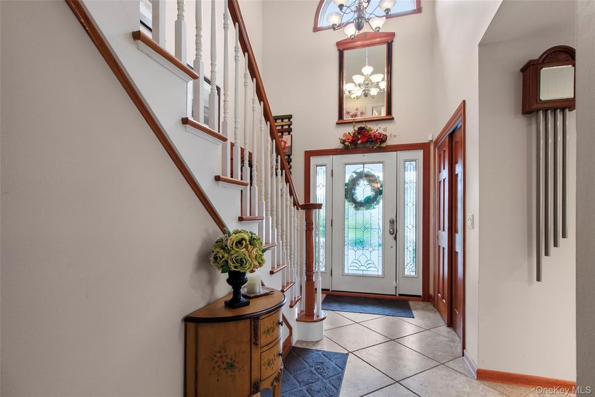 Beautifully maintained and custom-built 3,204 sq. ft - photo 3