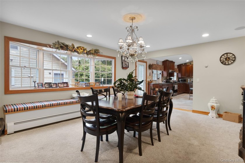 Beautifully maintained and custom-built 3,204 sq. ft - photo 5