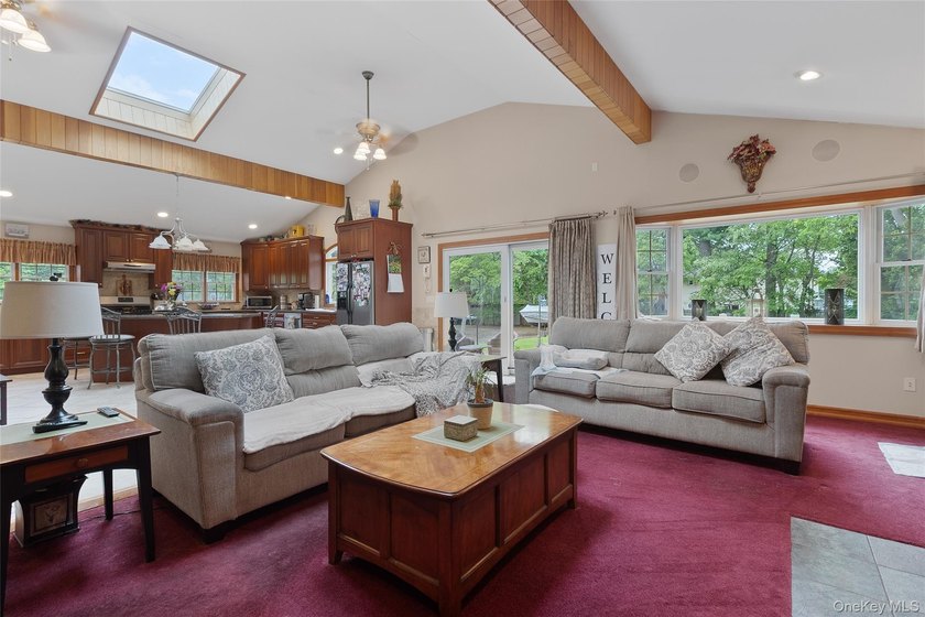 Beautifully maintained and custom-built 3,204 sq. ft - photo 10