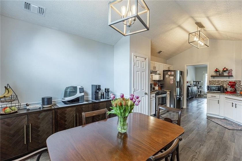 Beautifully updated 3-bedroom, 2-bath ranch nestled on a private - photo 7