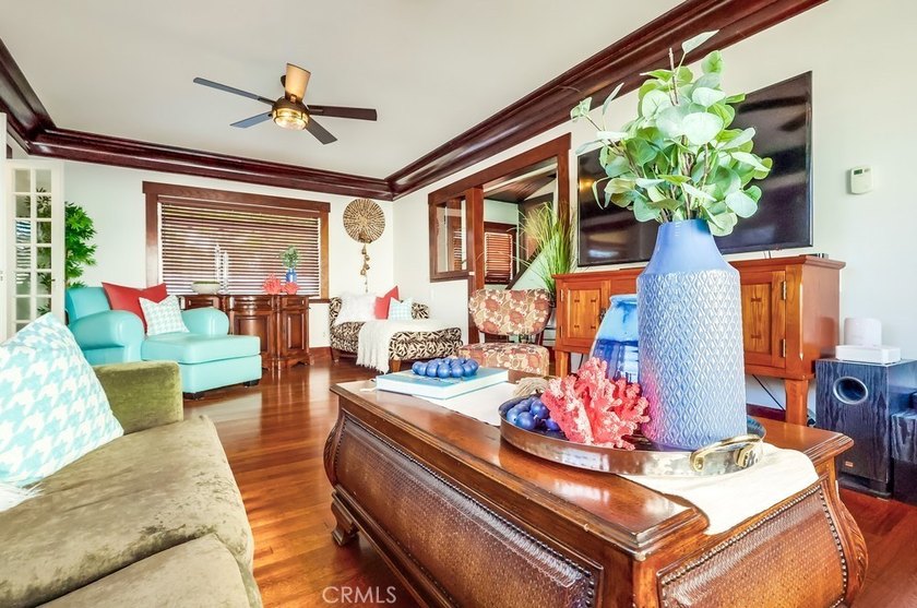 Located in the heart of Retro Row within the highly sought-after - photo 10