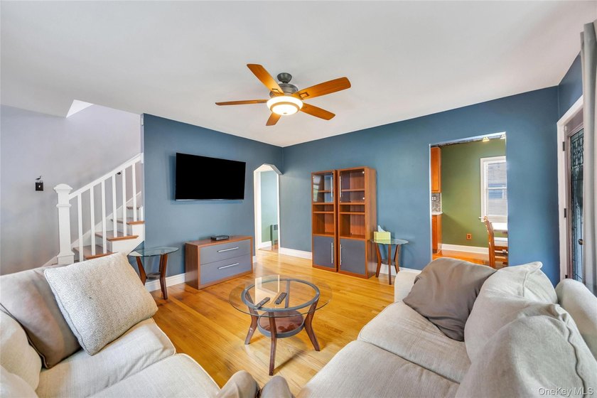 This beautifully renovated Cape in Oceanside offers 3 bedrooms - photo 13