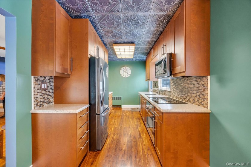 This beautifully renovated Cape in Oceanside offers 3 bedrooms - photo 18