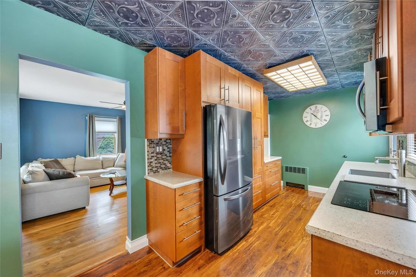 This beautifully renovated Cape in Oceanside offers 3 bedrooms - photo 19