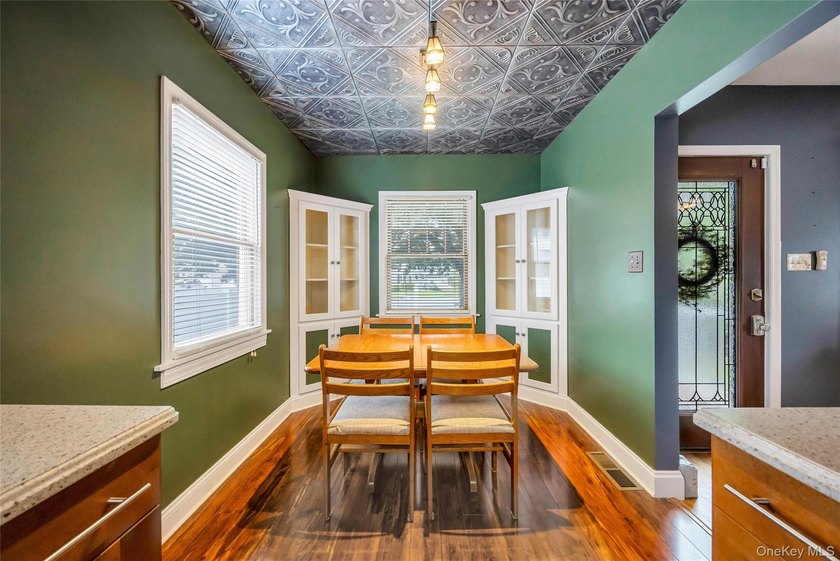 This beautifully renovated Cape in Oceanside offers 3 bedrooms - photo 21