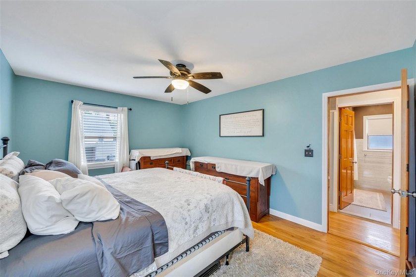 This beautifully renovated Cape in Oceanside offers 3 bedrooms - photo 24