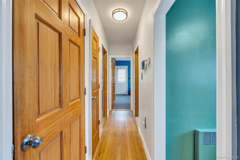 This beautifully renovated Cape in Oceanside offers 3 bedrooms - photo 27