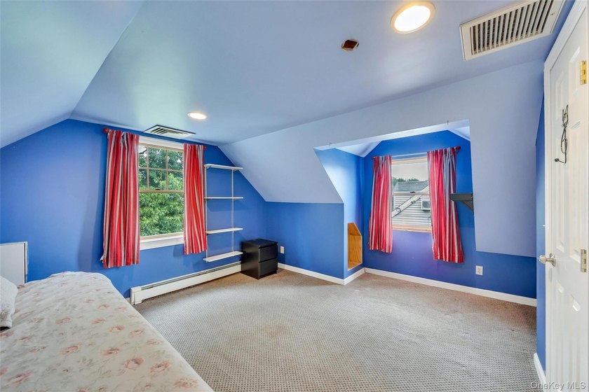 This beautifully renovated Cape in Oceanside offers 3 bedrooms - photo 28