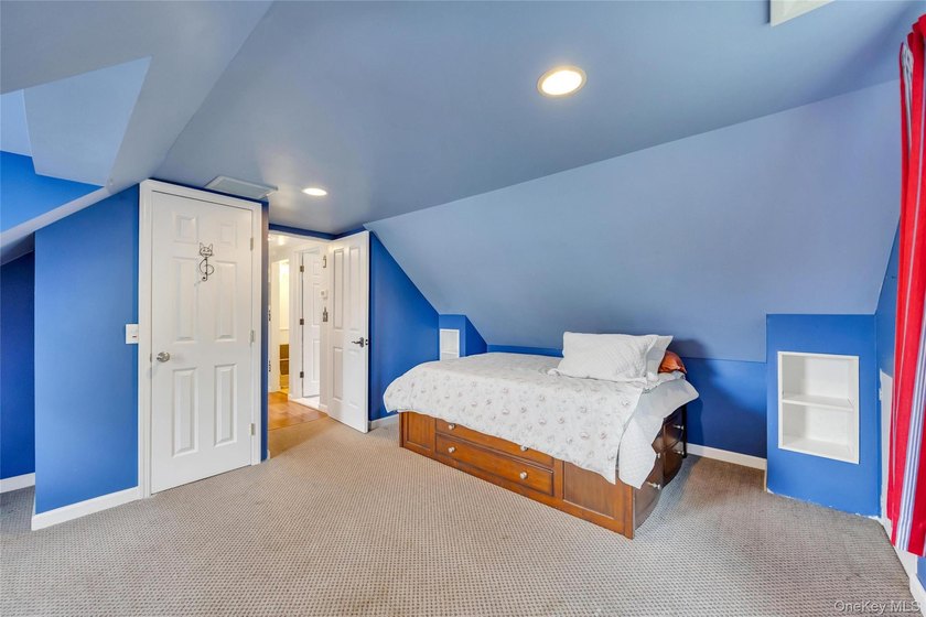 This beautifully renovated Cape in Oceanside offers 3 bedrooms - photo 29