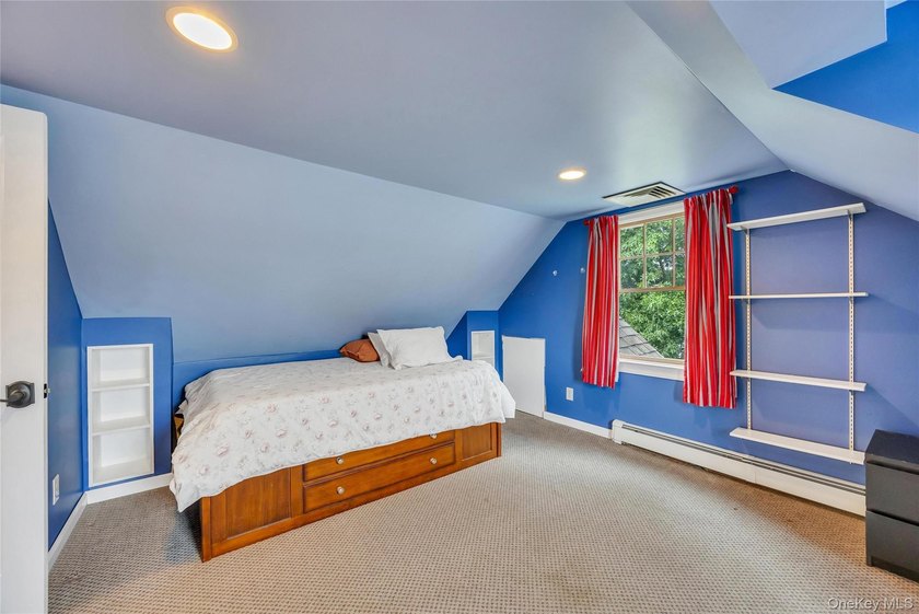 This beautifully renovated Cape in Oceanside offers 3 bedrooms - photo 30