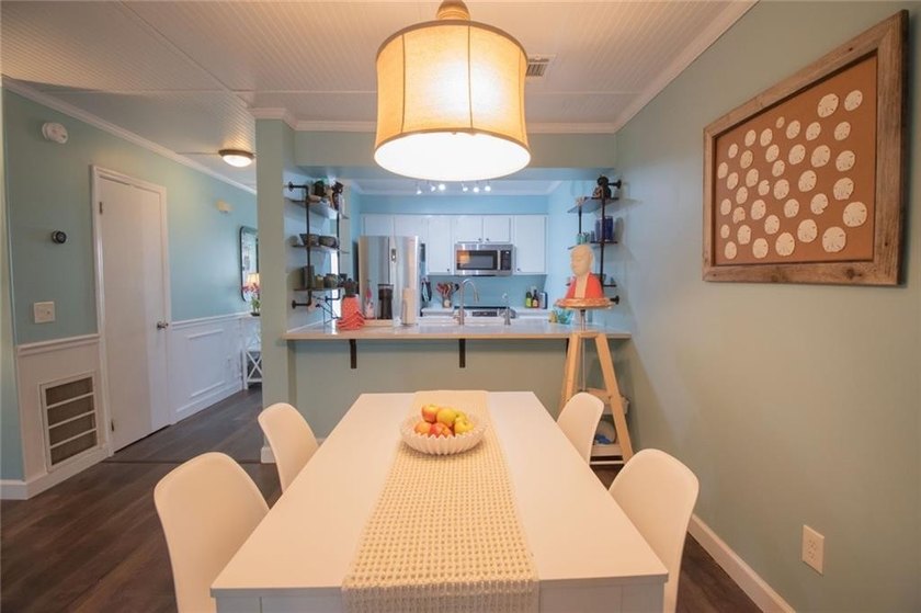 Welcome to the coast, where this comfortable home awaits in the - photo 11