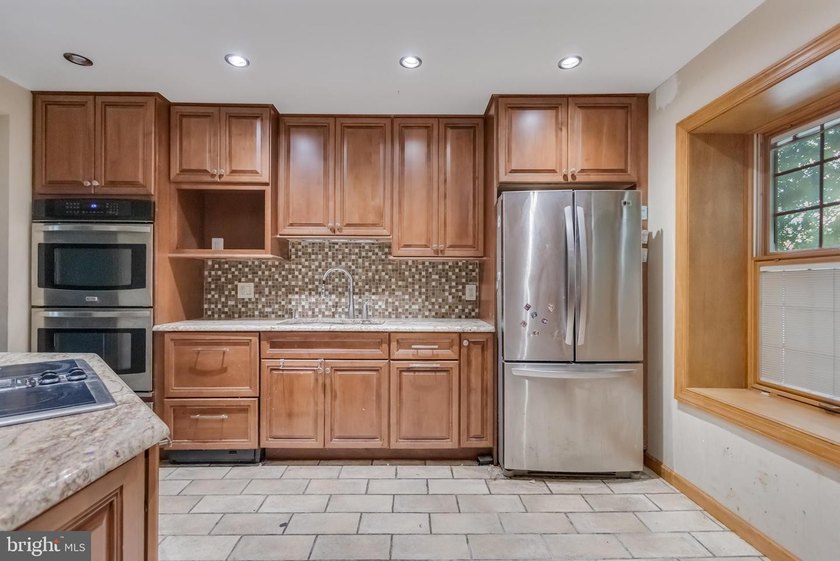 Beautifully customized townhome with breathtaking views of the - photo 11