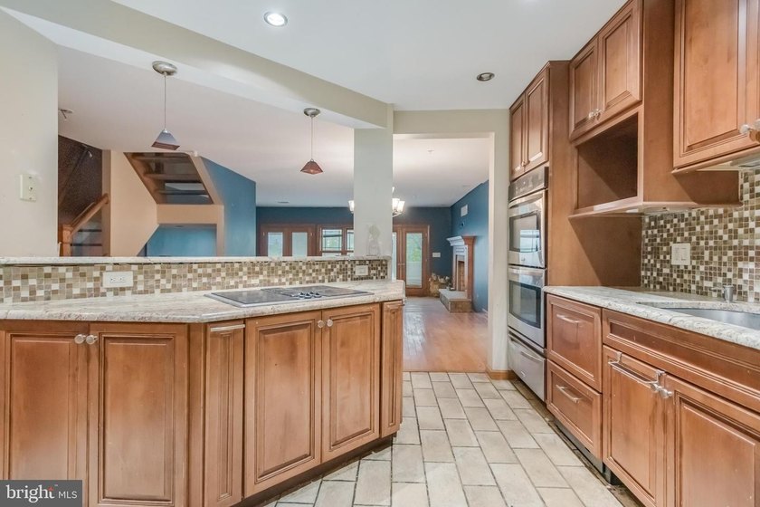 Beautifully customized townhome with breathtaking views of the - photo 13