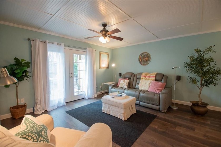 Welcome to the coast, where this comfortable home awaits in the - photo 16