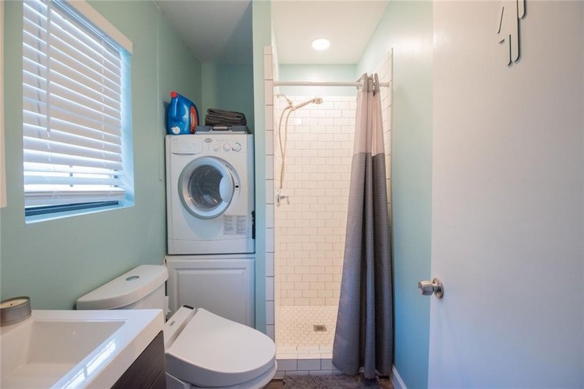 Welcome to the coast, where this comfortable home awaits in the - photo 17