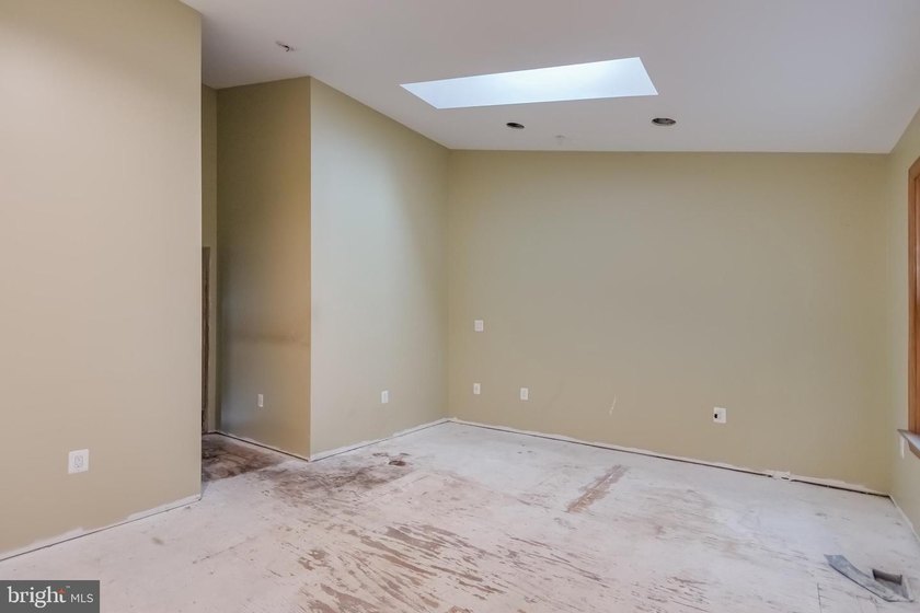 Beautifully customized townhome with breathtaking views of the - photo 17