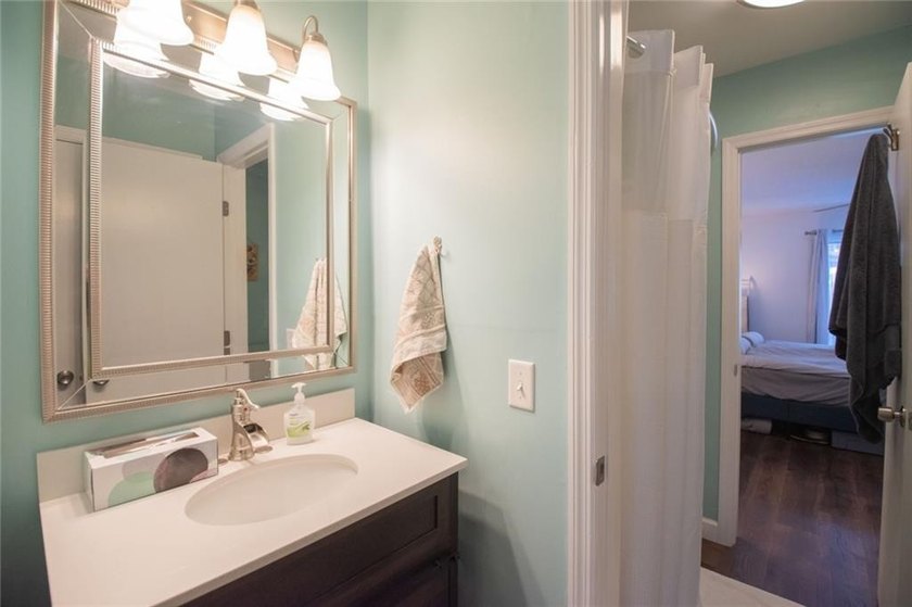 Welcome to the coast, where this comfortable home awaits in the - photo 22
