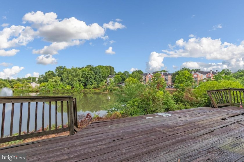 Beautifully customized townhome with breathtaking views of the - photo 24