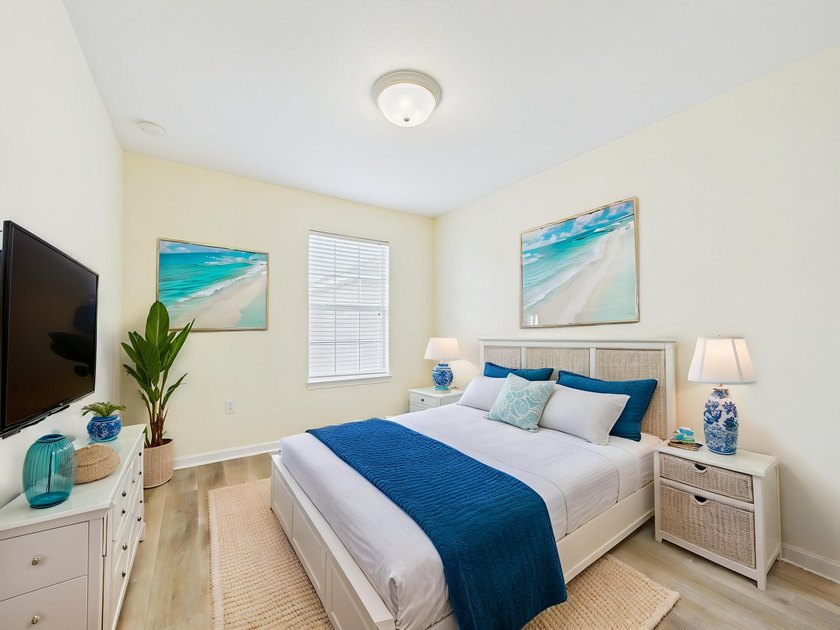 This beautifully maintained 3-bedroom, 2.5-bathroom end-unit - photo 5