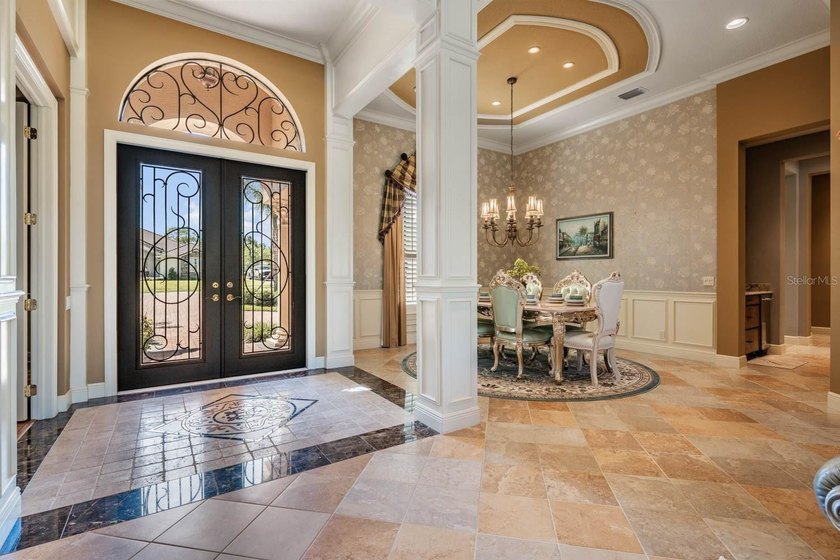 EXQUISITE and professionally decorated, this exceptional Arthur - photo 2
