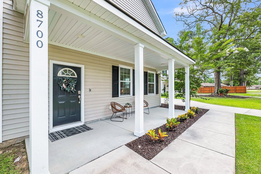 Welcome to this beautifully maintained, fully furnished - photo 4