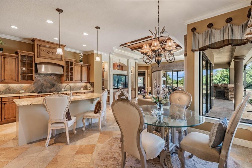 EXQUISITE and professionally decorated, this exceptional Arthur - photo 4