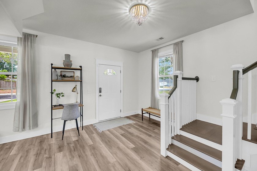 Welcome to this beautifully maintained, fully furnished - photo 6