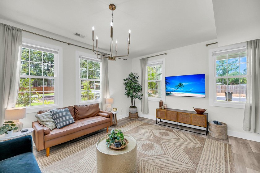 Welcome to this beautifully maintained, fully furnished - photo 10