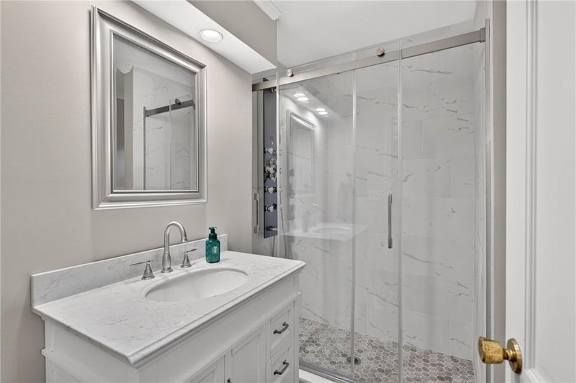 Incredible opportunity in sought-after Hampton Hall, ideally - photo 13