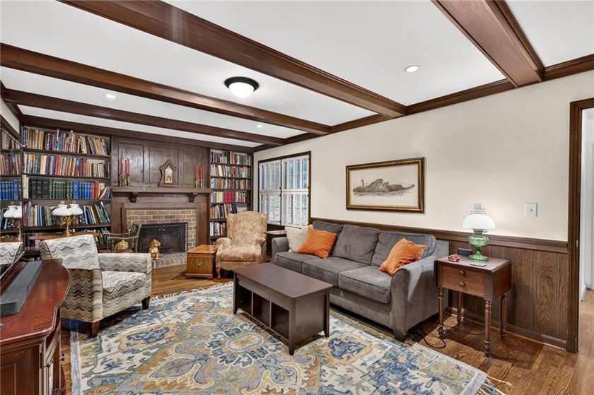 Incredible opportunity in sought-after Hampton Hall, ideally - photo 14