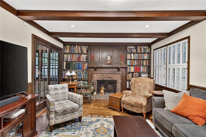 Incredible opportunity in sought-after Hampton Hall, ideally - photo 15