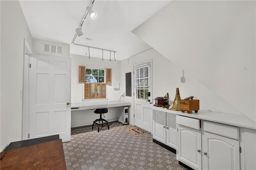 Incredible opportunity in sought-after Hampton Hall, ideally - photo 22