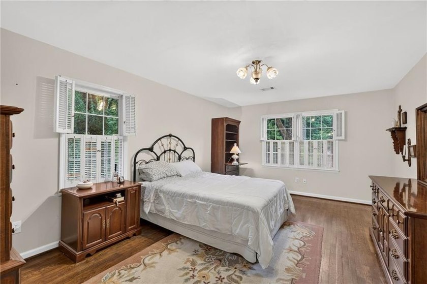 Incredible opportunity in sought-after Hampton Hall, ideally - photo 24