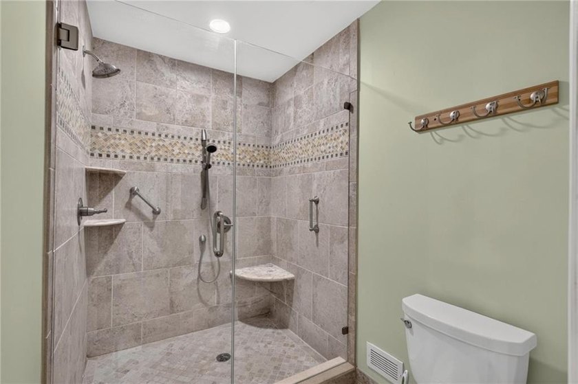 Incredible opportunity in sought-after Hampton Hall, ideally - photo 27