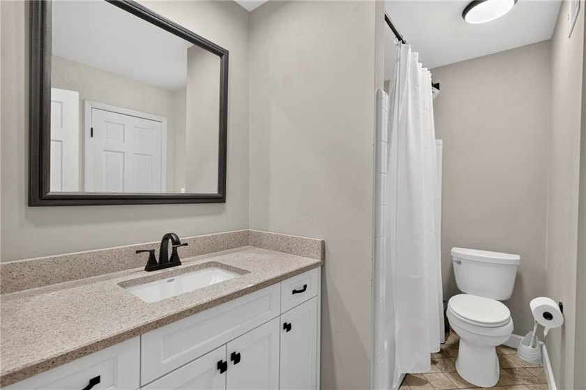 Incredible opportunity in sought-after Hampton Hall, ideally - photo 32