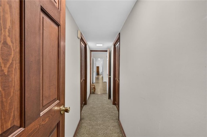 Incredible opportunity in sought-after Hampton Hall, ideally - photo 33