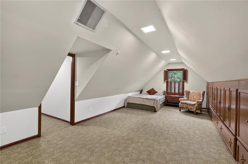 Incredible opportunity in sought-after Hampton Hall, ideally - photo 34