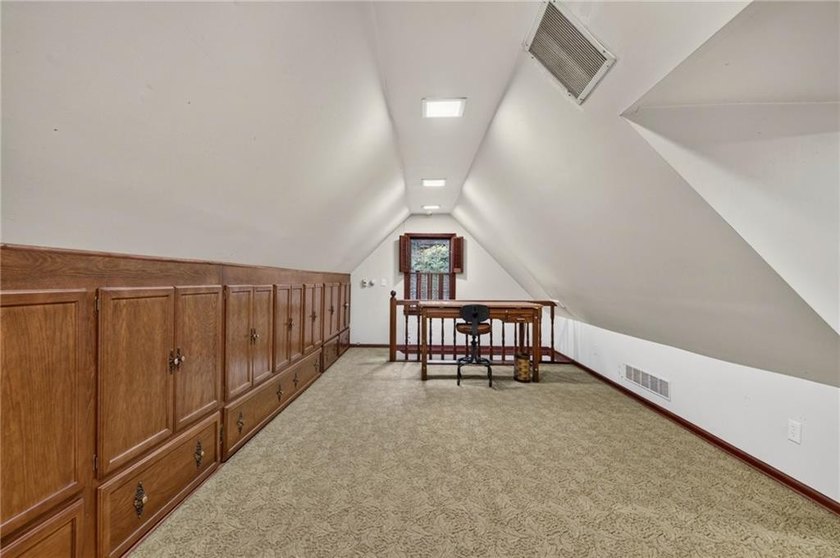 Incredible opportunity in sought-after Hampton Hall, ideally - photo 35