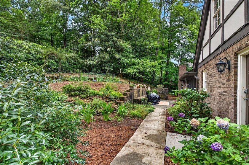 Incredible opportunity in sought-after Hampton Hall, ideally - photo 37