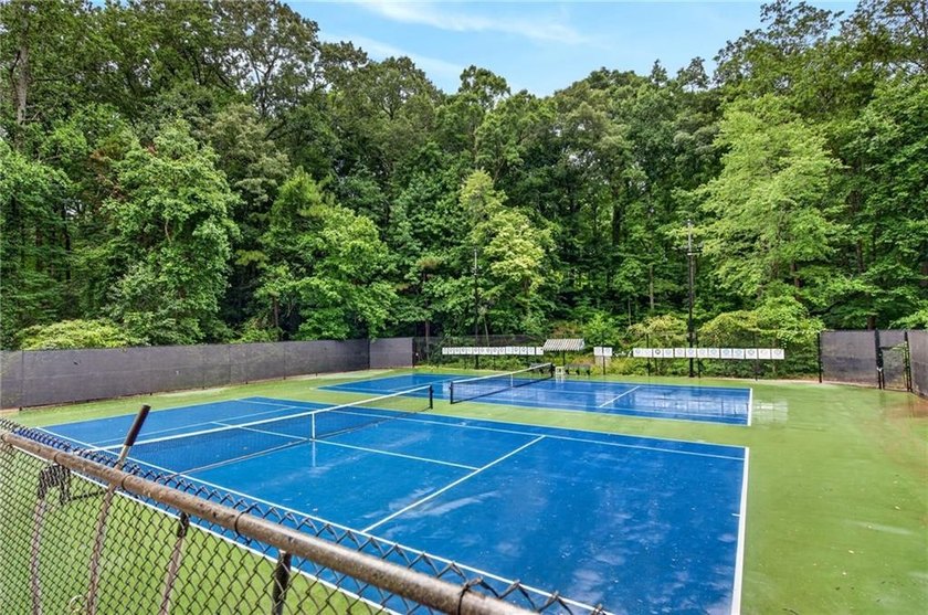 Incredible opportunity in sought-after Hampton Hall, ideally - photo 40