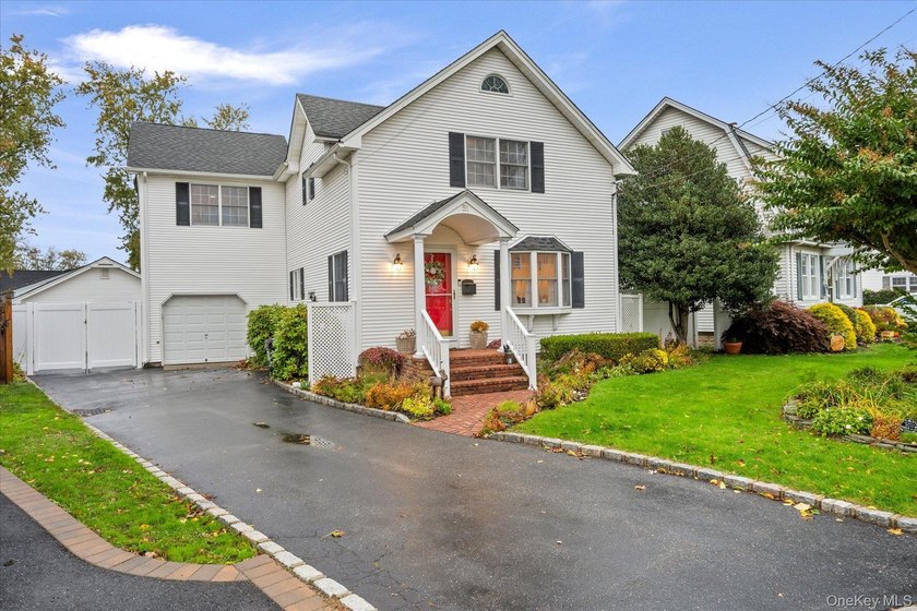Welcome to this beautifully restored and thoughtfully updated - photo 2