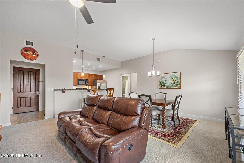 Seller is relocating and eager for Offers!! Fully furnished 3rd - photo 3