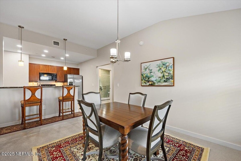 Seller is relocating and eager for Offers!! Fully furnished 3rd - photo 5