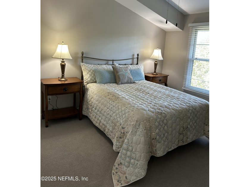 Seller is relocating and eager for Offers!! Fully furnished 3rd - photo 8