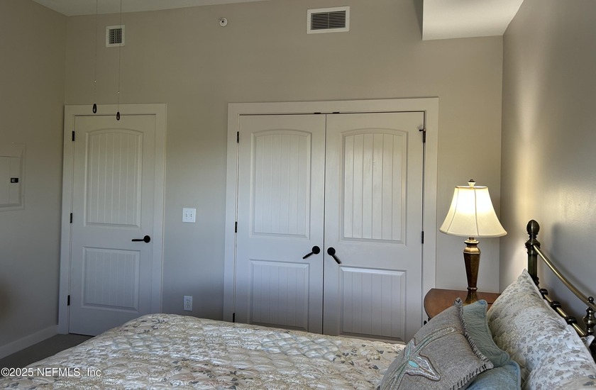 Seller is relocating and eager for Offers!! Fully furnished 3rd - photo 9